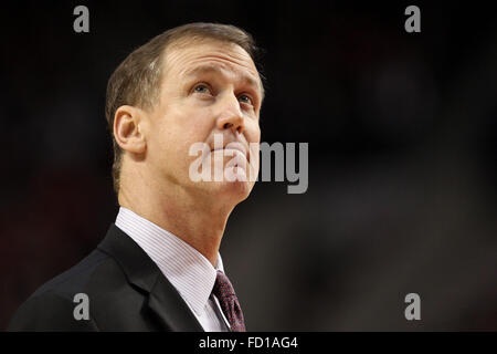 Portland, Oregon, USA. 26. Januar 2016. TERRY STOTTS blickt auf. Die Portland Trailblazers veranstaltete die Sacramento Kings am Moda Center on Januar 26, 2016. 26. Januar 2016. Foto von David Blair Credit: David Blair/ZUMA Draht/Alamy Live-Nachrichten Stockfoto