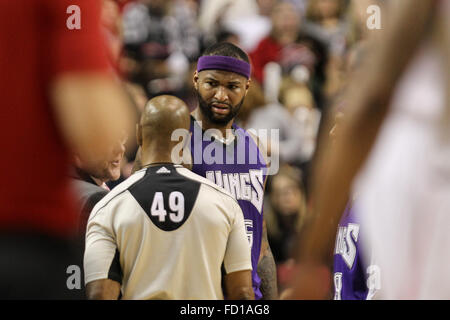 Portland, Oregon, USA. 26. Januar 2016. 26. Januar 2016 - beschwert sich die Schiedsrichter DEMARCUS COUSINS (15). Die Portland Trailblazers veranstaltete die Sacramento Kings am Moda Center on Januar 26, 2016. Foto von David Blair Credit: David Blair/ZUMA Draht/Alamy Live-Nachrichten Stockfoto