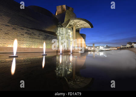 Das wunderschöne Guggenheim Museum in Bilbao, Spanien. Stockfoto