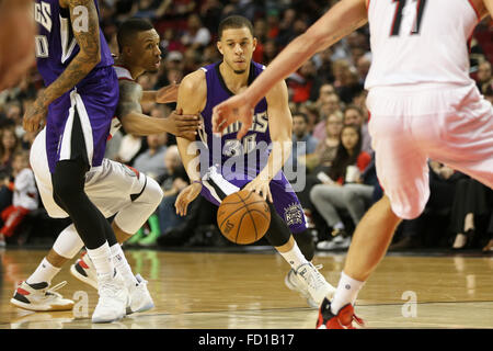 Portland, Oregon, USA. 26. Januar 2016. 26. Januar 2016 - treibt SETH CURRY (30) in der Spur. Die Portland Trailblazers veranstaltete die Sacramento Kings am Moda Center on Januar 26, 2016. Foto von David Blair Credit: David Blair/ZUMA Draht/Alamy Live-Nachrichten Stockfoto