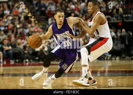 Portland, Oregon, USA. 26. Januar 2016. 26. Januar 2016 - SETH CURRY (30) Laufwerke auf den Reifen. Die Portland Trailblazers veranstaltete die Sacramento Kings am Moda Center on Januar 26, 2016. Foto von David Blair Credit: David Blair/ZUMA Draht/Alamy Live-Nachrichten Stockfoto