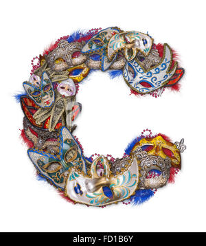 Buchstabe C gemacht Karnevalsmaske und Feder Stockfoto
