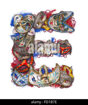 Buchstabe E gemacht Karnevalsmaske und Feder Stockfoto