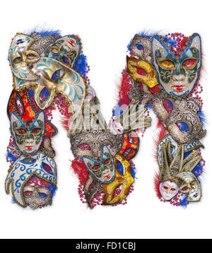 Buchstabe M gemacht Karnevalsmaske und Feder Stockfoto