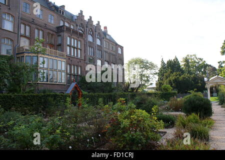 Gärten im 16. Jahrhundert Hortus Botanicus. Befindet sich auf Gelände der Universität Leiden am Rapenburg Kanal, Leiden, Niederlande Stockfoto