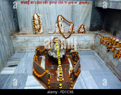 Shivling oder Shiva Linga in der berühmten Mahavir Tempel von Patna Stockfoto