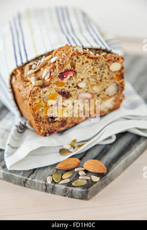 Bild des frisch gebackenen Bio Dinkel Brot. Stockfoto