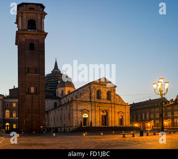 Turin Kathedrale (Duomo di Torino) in der Dämmerung Stockfoto