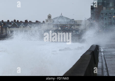 Porthcawl, South Wales, UK. 27. Januar 2016. UK Wetter: Porthcawl, South Wales Stürme peitschen um heute Küste weiter. Bildnachweis: Andrew Bartlett/Alamy Live-Nachrichten. Stockfoto