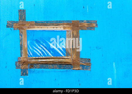 Vintage blaue Wand mit Rissen, Kratzern, besteht aus alten Klebestreifen Rahmen. Strukturierten Hintergrund für Ihr Konzept-o Stockfoto