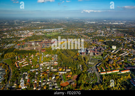 Blick auf Stadt und Zollverein Coal Mine Industriekomplex, Herbst, Essen, Ruhr District, North Rhine-Westphalia, Deutschland Stockfoto