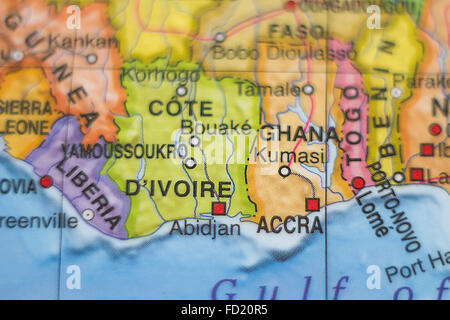Foto von einer Karte von Cote Divoire und der Hauptstadt Abidjan. Stockfoto