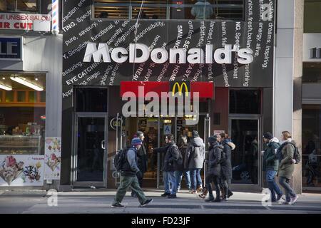 McDonald's sucht ein wenig gehobene in Midtown Manhattan, NEW York City. Stockfoto