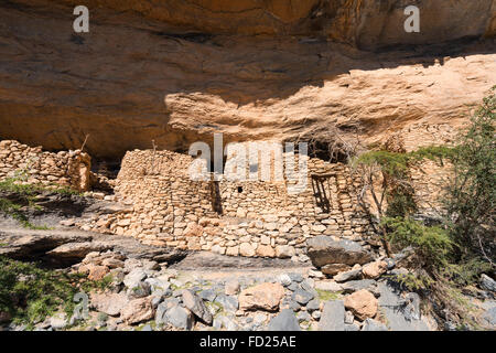 Verlassenes Dorf von als Sab auf dem Balkon Walk Wanderweg entlang Wadi Nakhr Canyon auf der Jebel Shams in Oman, Naher Osten Stockfoto