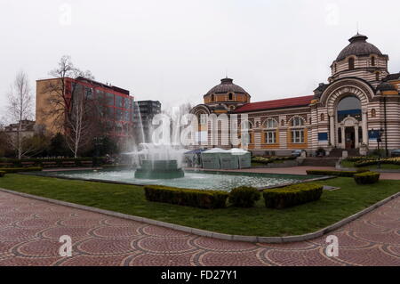 Garten mit Brunnen in der Stadt Sofia, Bulgarien Stockfoto