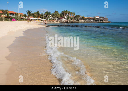 Horizontale Ansicht von Praia de Santa Maria auf Sal auf den Kapverden. Stockfoto