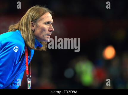 Wroclaw, Polen. 27. Januar 2016. Schwedens Trainer Staffan Olsson reagiert während der 2016 Herren EM Handball Gruppe 2-Spiel zwischen Schweden und Ungarn in die Jahrhunderthalle in Breslau, Polen, 27. Januar 2016. Foto: Jens Wolf/Dpa/Alamy Live News Stockfoto