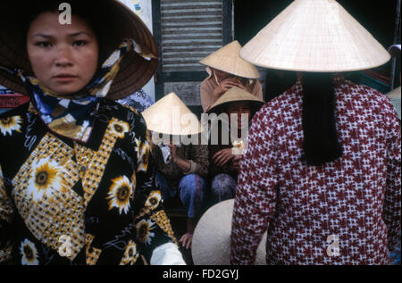 Thi Xa Bac Lieu Vietnam. Arbeiter vom Fischmarkt Stockfoto