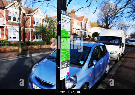 Neue PaybyPhone Straße Parkgebühren unterzeichnen in Brighton und Hove UK Stockfoto