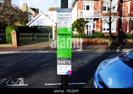 Neue PaybyPhone Straße Parkgebühren unterzeichnen in Brighton und Hove UK Stockfoto