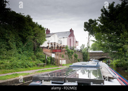 Kneipe in Macclesfield Kanal Stockfoto