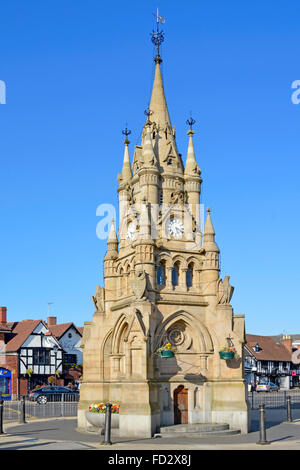 Amerikanische Brunnen Clock Tower Denkmal auf dem Marktplatz, Stratford-upon-Avon ein Geschenk von Philanthrop George Childs Warwickshire, England Großbritannien Stockfoto