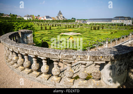 Stein Geländer und Gärten, Chateau de Villandry, Villandry, Loiretal, Frankreich Stockfoto