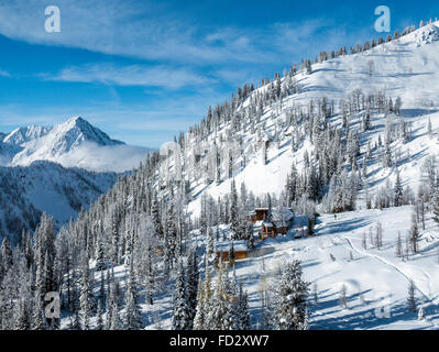 Aerial Winter-Ansicht der remote Mount Carlyle Lodge; Selkirk Mountains; Britisch-Kolumbien; Kanada Stockfoto