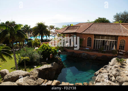 Eines der sieben Restaurants des Gran Hotel Bahia del Duque an der Costa Adeje in Teneriffa, Spanien. Stockfoto