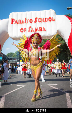 Tänzerin von Paraiso Schule Samba, Notting Hill Karneval 2013 Stockfoto