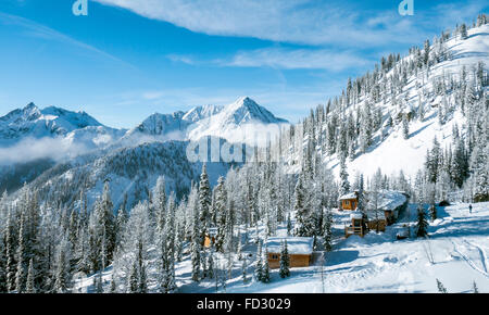 Aerial Winter-Ansicht der remote Mount Carlyle Lodge; Selkirk Mountains; Britisch-Kolumbien; Kanada Stockfoto