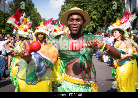 Ein Tänzer von Paraiso Schule Samba, Notting Hill Karneval 2013 Stockfoto