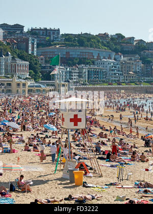 Rotes Kreuz Strandwache in Concha Strand. San Sebastian (Donostia), Baskenland. Spanien Stockfoto