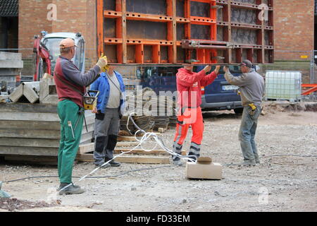 Arbeiter auf einer Baustelle in Bonn, Deutschland Stockfoto