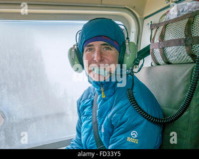 Backcountry Skifahrer im Hubschrauber fliegen; Selkirk Mountains in der Nähe von entfernten Mount Carlyle Lodge;  Britisch-Kolumbien; Kanada Stockfoto