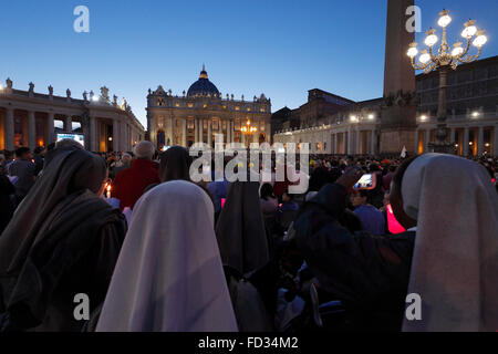 Vatikan-Stadt. 3. Oktober 2015. das Predigen des Papstes Francis vor der Synode über die Familie, Petersplatz, Vatikan Stockfoto