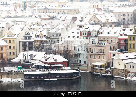 Herrliche Aussicht auf weniger Dächer Stadt und Čertovka, Prag im Winter, Tschechische Republik, Europa Stockfoto