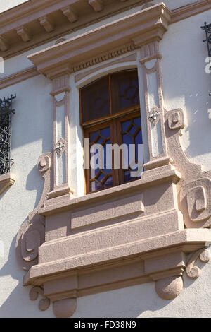 LA SERENA, CHILE - 19. Februar 2015: Reich verzierte Fenster eines Gebäudes Balmaceda Strasse in La Serena, Chile Stockfoto