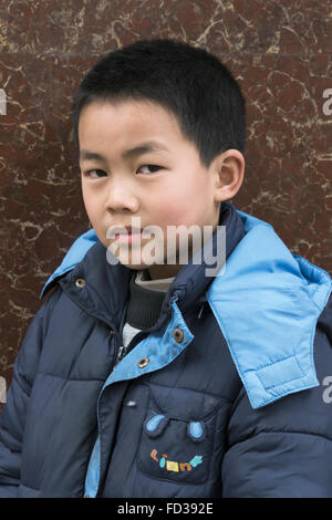 Porträt eines jungen alten Han (Tunpu) junge, Liuguan alte Han Dorf, Guizhou Provinz, China Stockfoto