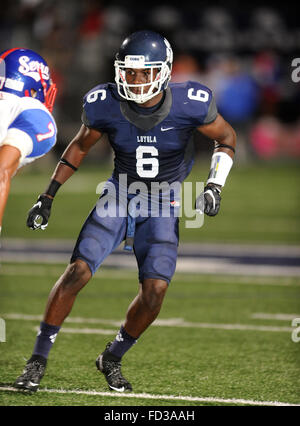 Los Angeles, CA 9/25/15.Loyola Cubs defensive Back/Wide Receiver (6) David Long, und Michigan Wolverines verbale verpflichten, in Aktion, die Entsendung eines 35-17 Verlust über die Serra Cavaliers auf Freitag, 25. September 2015. (Obligatorische Credit: Jose Marin/MarinMedia.org/Cal Sport Media) (original UN bearbeitete JPG und RAW digitale Datei auch vorhanden) (Verwenden Sie bitte alle kompletten Fotograf und Unternehmen Kredite wie in diese Beschriftung dargestellt) Stockfoto