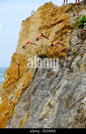 Cliff Divers La Quebrada Acapulco Mexiko Sierra Madre del Sur Mountains Stockfoto