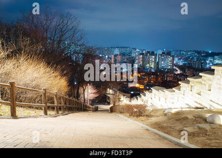 Naksan Park in der Nacht in Seoul Stockfoto