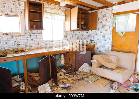 Ein verlassenes Haus in Bombay Beach, Kalifornien, am östlichen Ufer des Salton Meeres Stockfoto