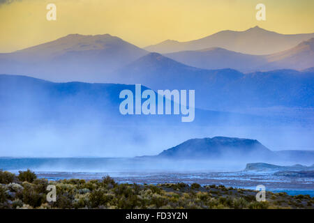 Sandsturm über Mono Lake, Kalifornien Stockfoto