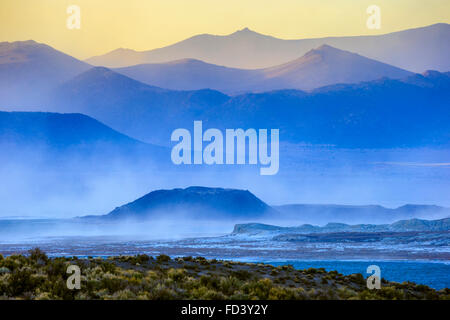 Sandsturm über Mono Lake, Kalifornien Stockfoto