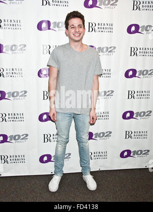 Bala Cynwyd, Pennsylvania, USA. 27. Januar 2016. US-amerikanischer Singer-Songwriter Charlie Puth besucht Q102 Stockfoto