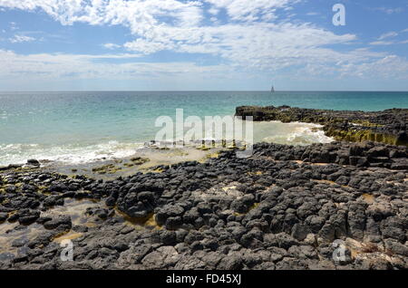 Basalt Felsformationen am Strand zurück in der Nähe von Wyalup Rocky Point in Bunbury, Western Australia Stockfoto