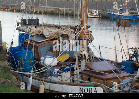 Hayle, Cornwall, UK. 28. Januar 2016. Bob Weise und Steve Shapiro versuchen, Segeln aus Skandinavien, Nordamerika und haben Notdienste 9mal rief. Diese Woche hat ihr Boot ein Feuer gehabt, wenn es im Hafen umgekippt. Sie sind öffentlich diese Woche von Sir Robin Knox-Johnston kritisiert worden, das Paar sollte die Hölle aus unseren Gewässern sagte 'get'. Bildnachweis: Simon Maycock/Alamy Live-Nachrichten Stockfoto