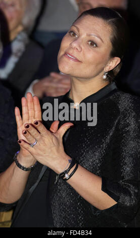 Schwangere Kronprinzessin von Schweden besucht der Königlichen Oper in Stockholm zum jährlichen Holocaust Memorial Day in Stockholm. 27.01.2016. Foto: Albert Nieboer/RPE / - kein Draht-Dienst - Stockfoto