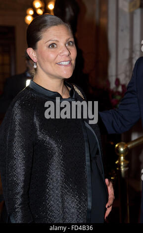 Schwangere Kronprinzessin von Schweden besucht der Königlichen Oper in Stockholm zum jährlichen Holocaust Memorial Day in Stockholm. 27.01.2016. Foto: Albert Nieboer/RPE / - kein Draht-Dienst - Stockfoto